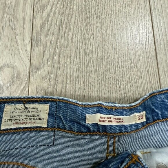 Levi's Ribcage Floral Print Jean Denim Shorts - Picture 11 of 14